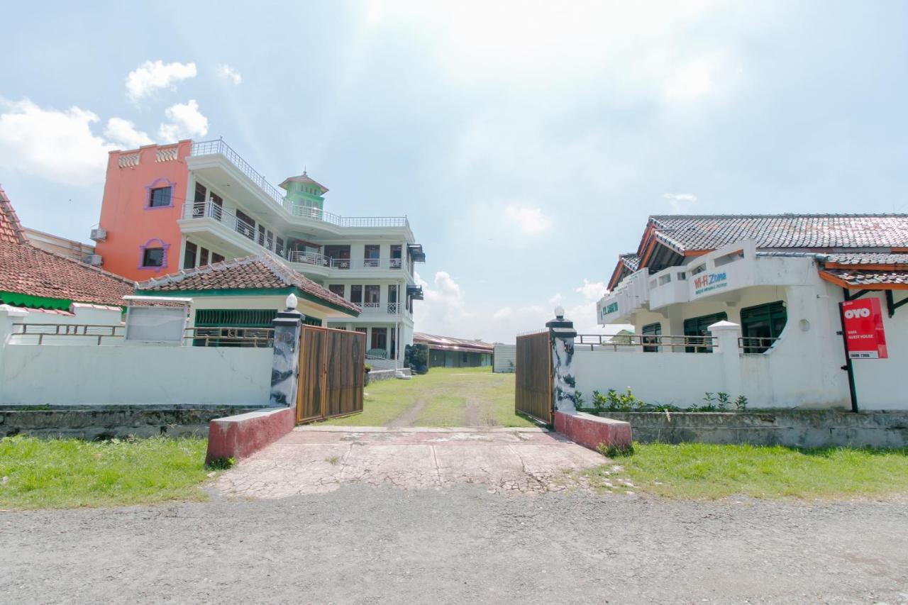 OYO 2858 Vafa Guesthouse Cianjur Extérieur photo