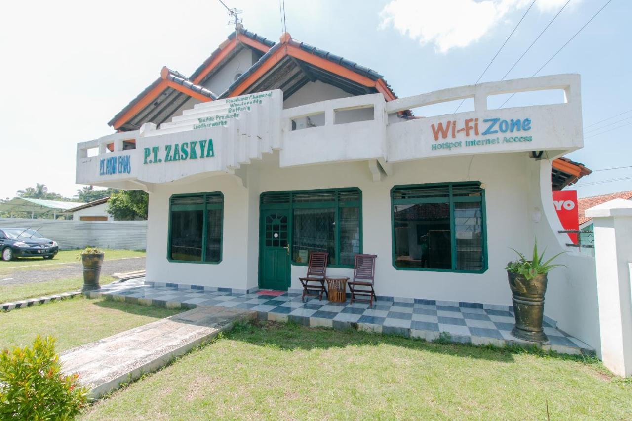 OYO 2858 Vafa Guesthouse Cianjur Extérieur photo