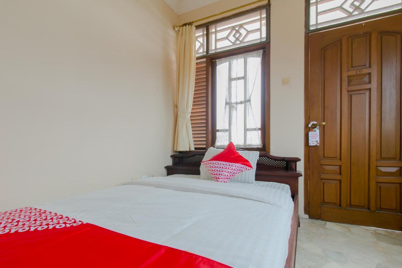 OYO 2858 Vafa Guesthouse Cianjur Extérieur photo