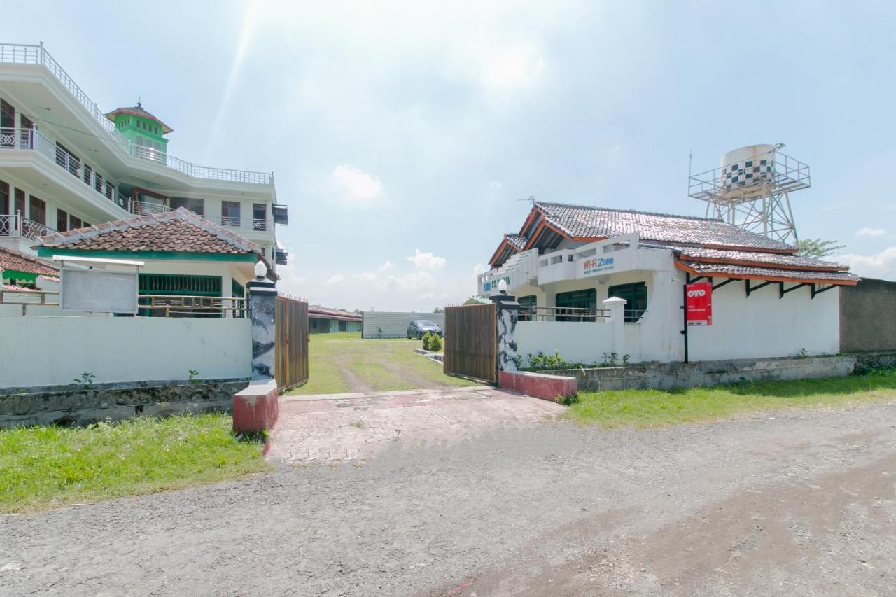 OYO 2858 Vafa Guesthouse Cianjur Extérieur photo