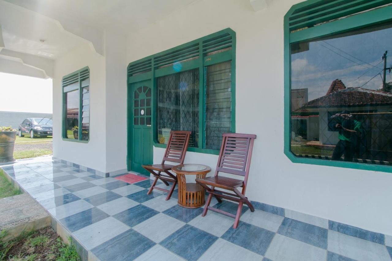 OYO 2858 Vafa Guesthouse Cianjur Extérieur photo