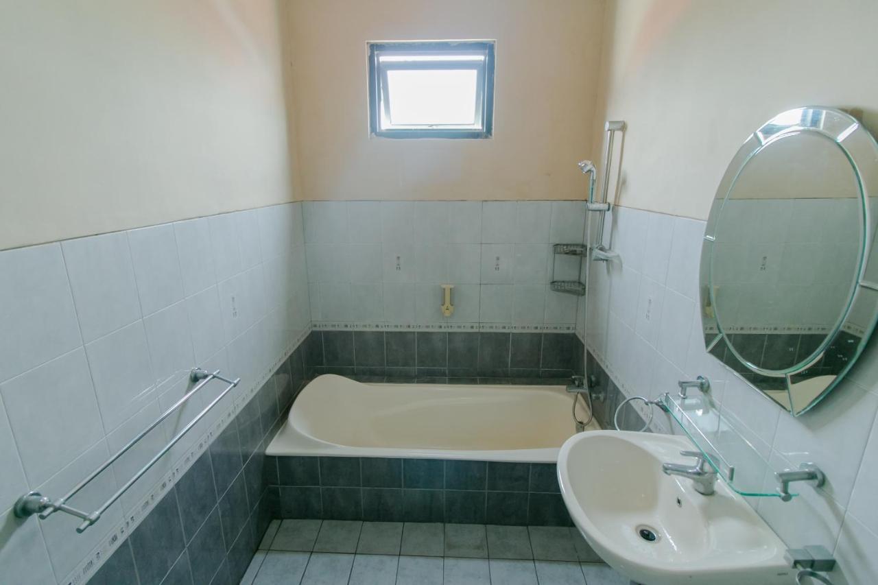OYO 2858 Vafa Guesthouse Cianjur Extérieur photo